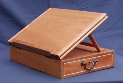 this small lap desk was based on the desk that thomas jefferson .
